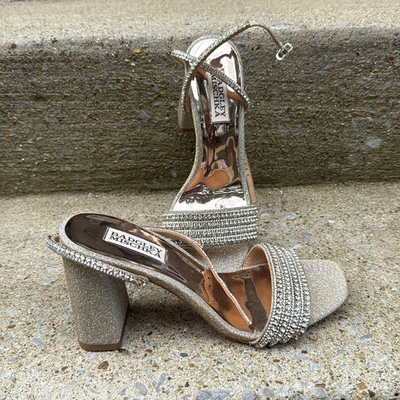 Badgley Mischka Becca Platino Strappy Block Heel Platinum Size 7.5 - Picture 5 of 9